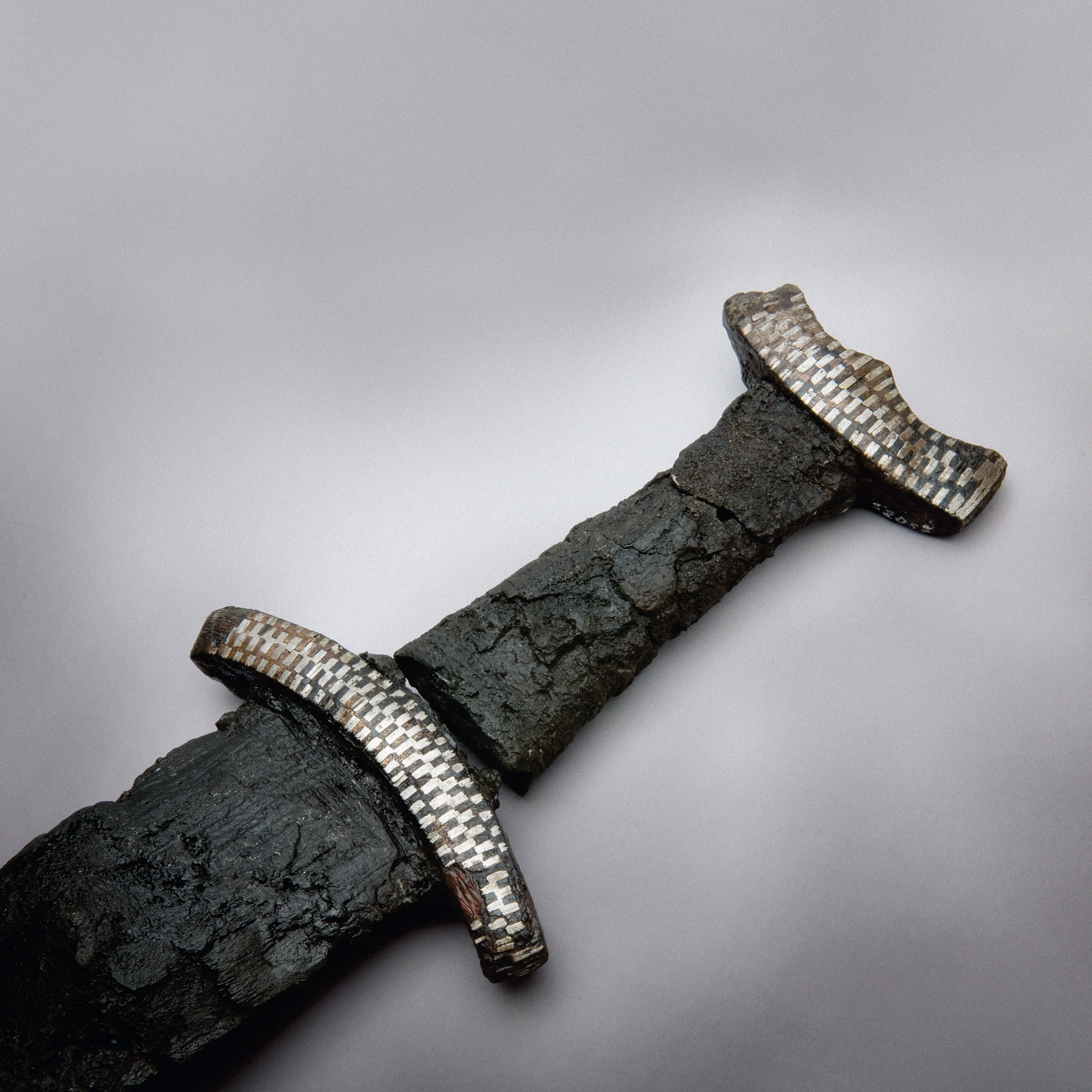 Jernaldersverd utstilt hos Arkeologisk Museum.