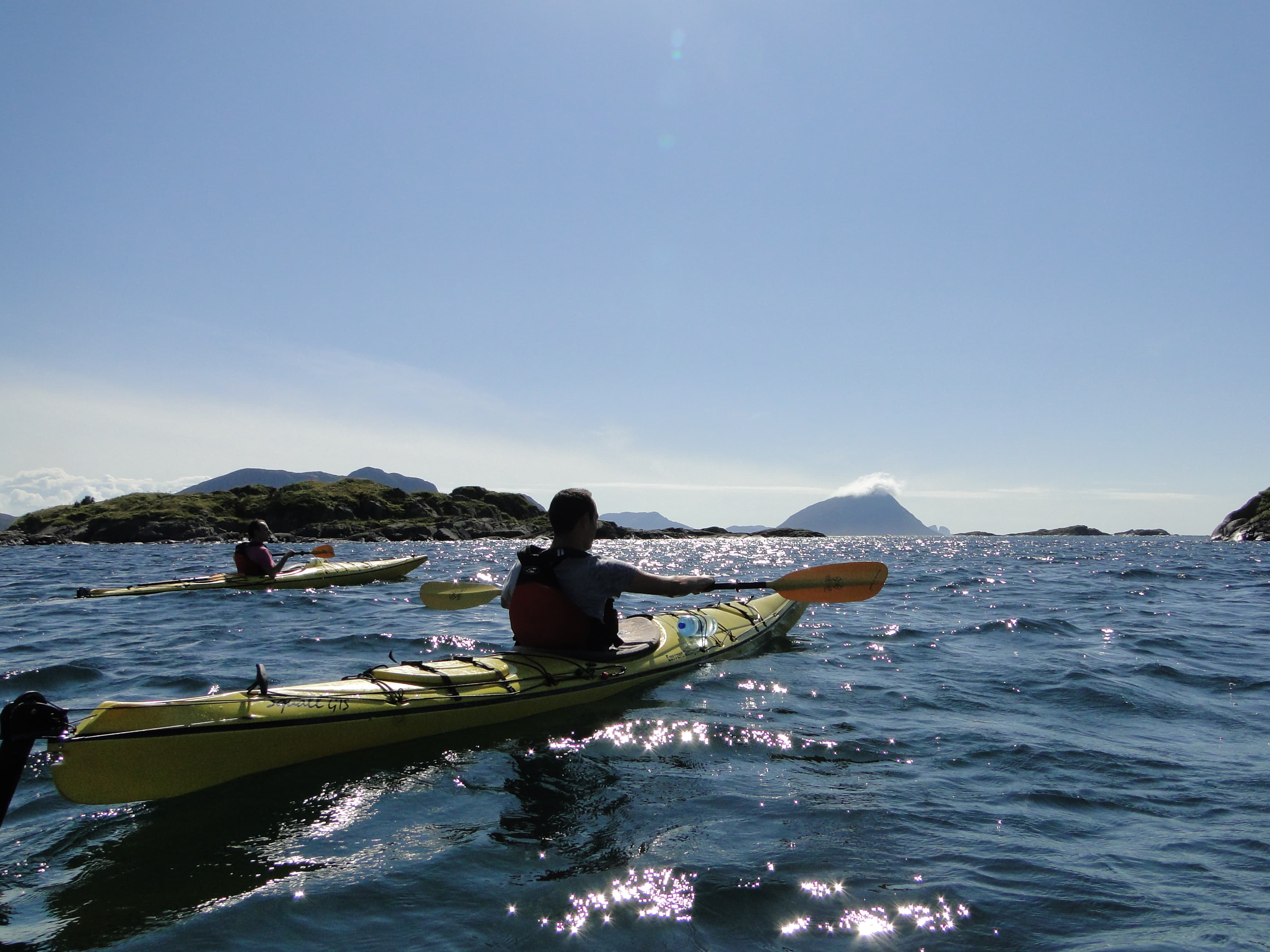 Bli med på guida kajakktur frå Kalvåg