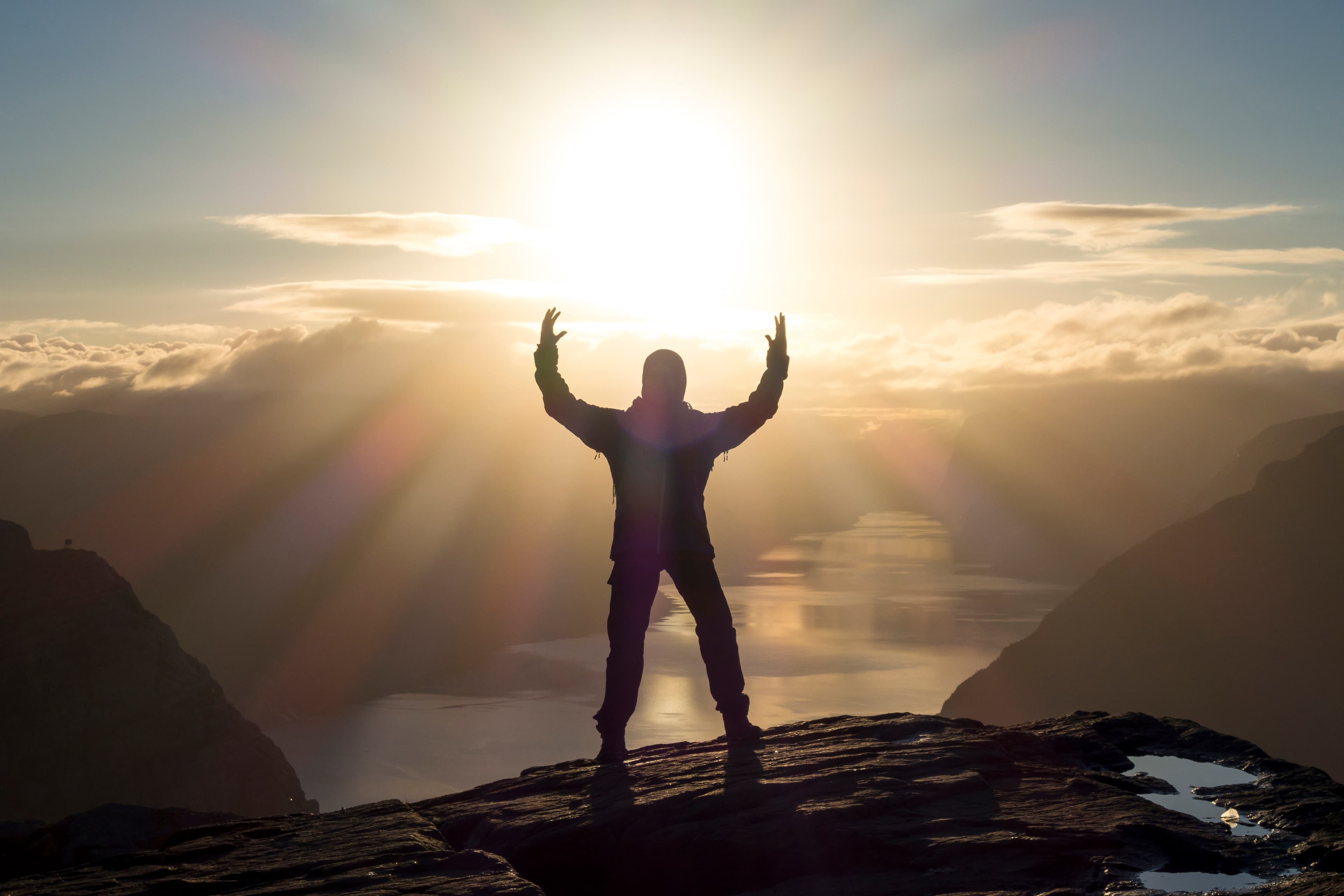 Guidet soloppgangstur til Preikestolen