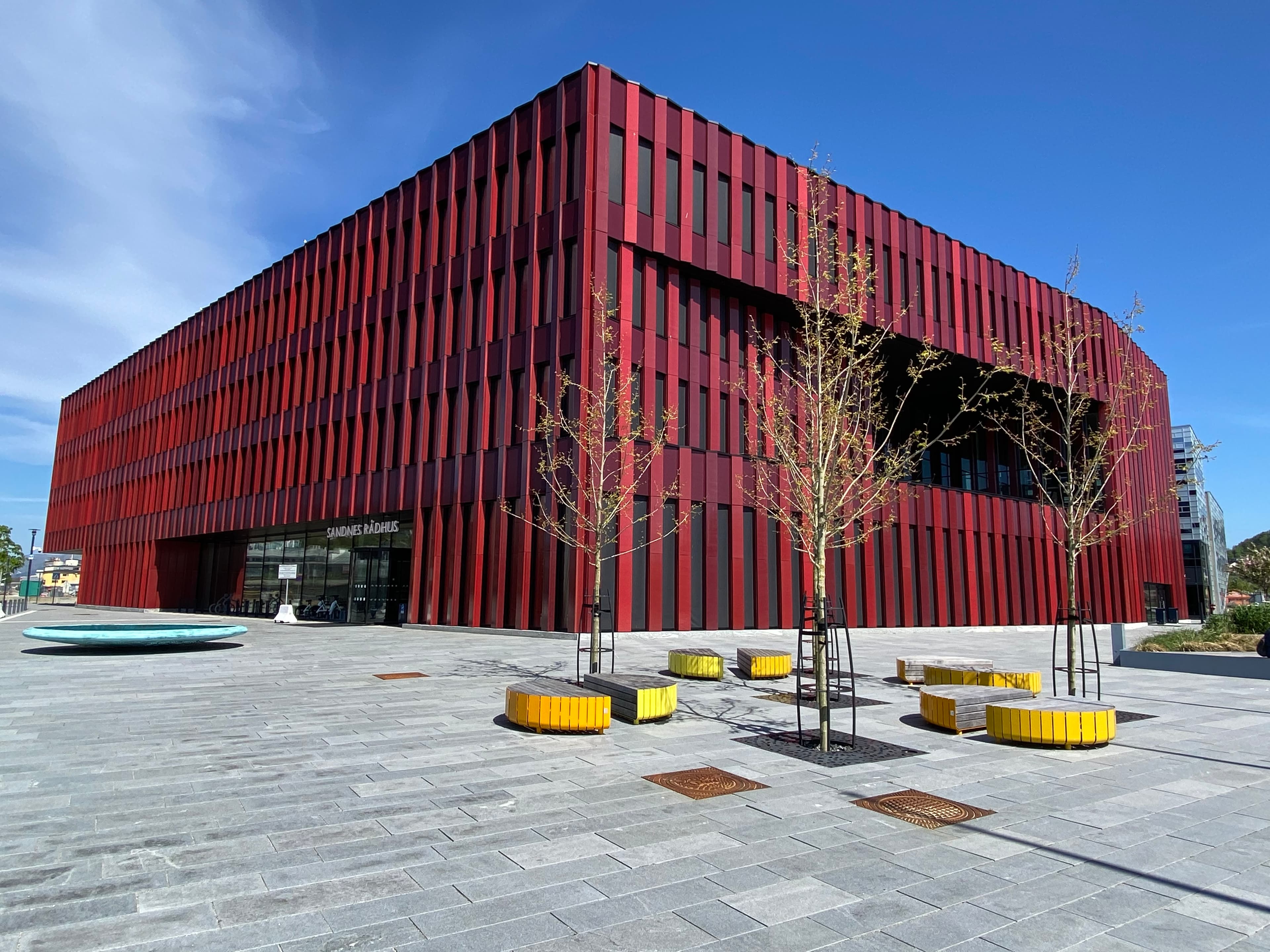 innovasjon gjennom plassering, form og fargevalg, lokal forankring i valg av teglmaterialet