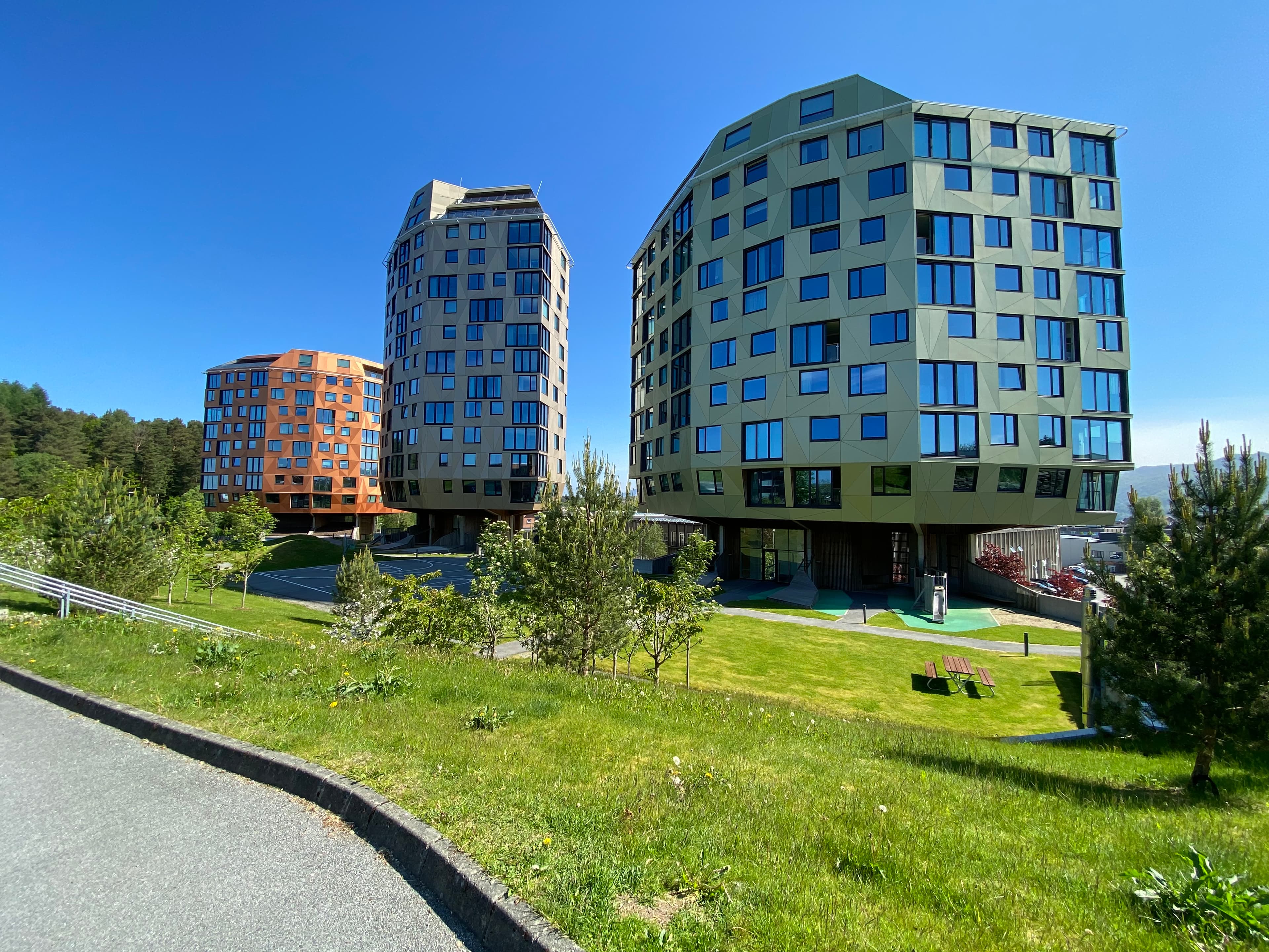 Rundeskogen, Varatun. Helen & Hard