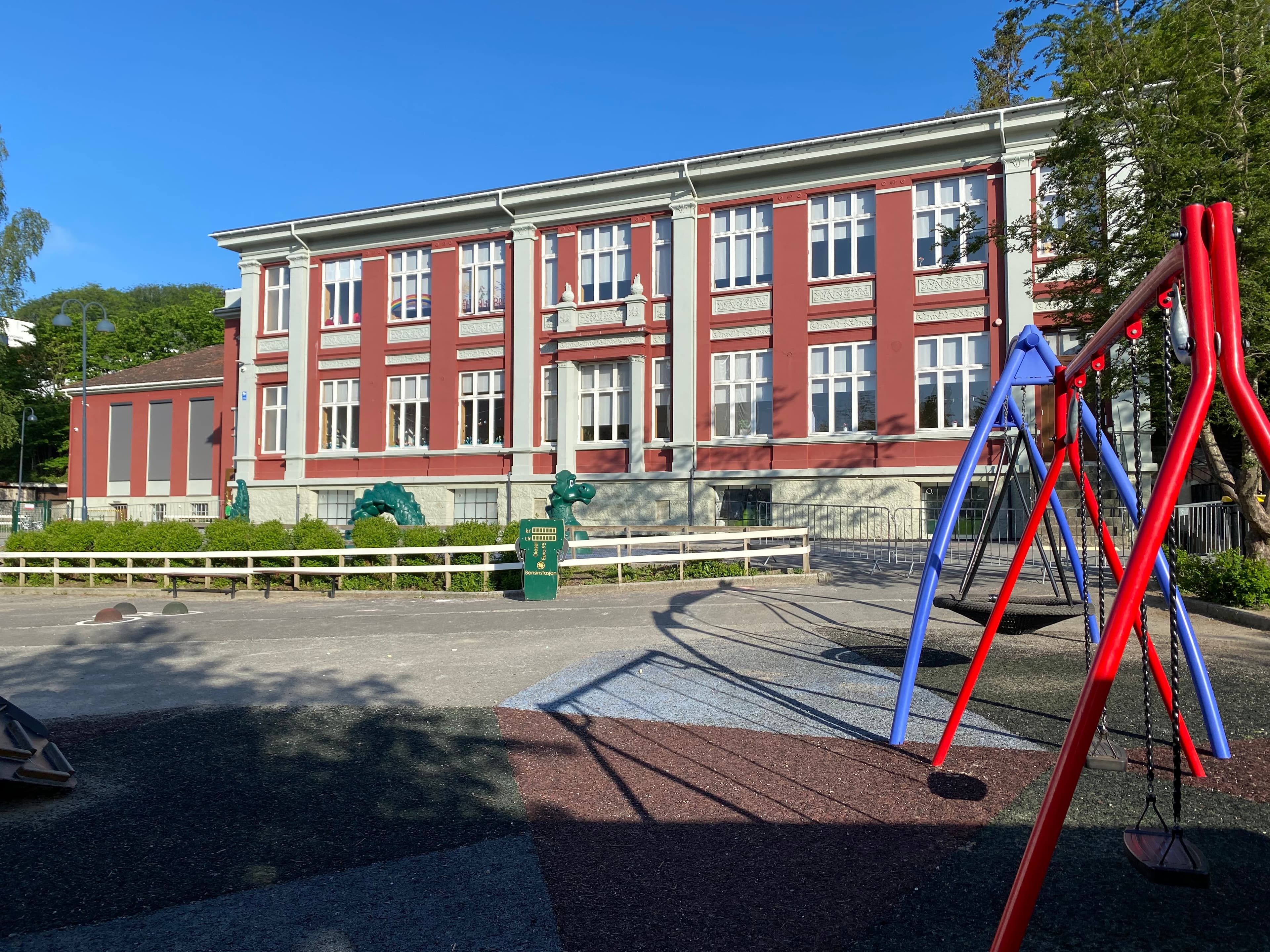 Sandnes Folkeskole fra 1899 er bygd etter tegninger av arkitekt Hartvig Sverdrup Eckhoff.