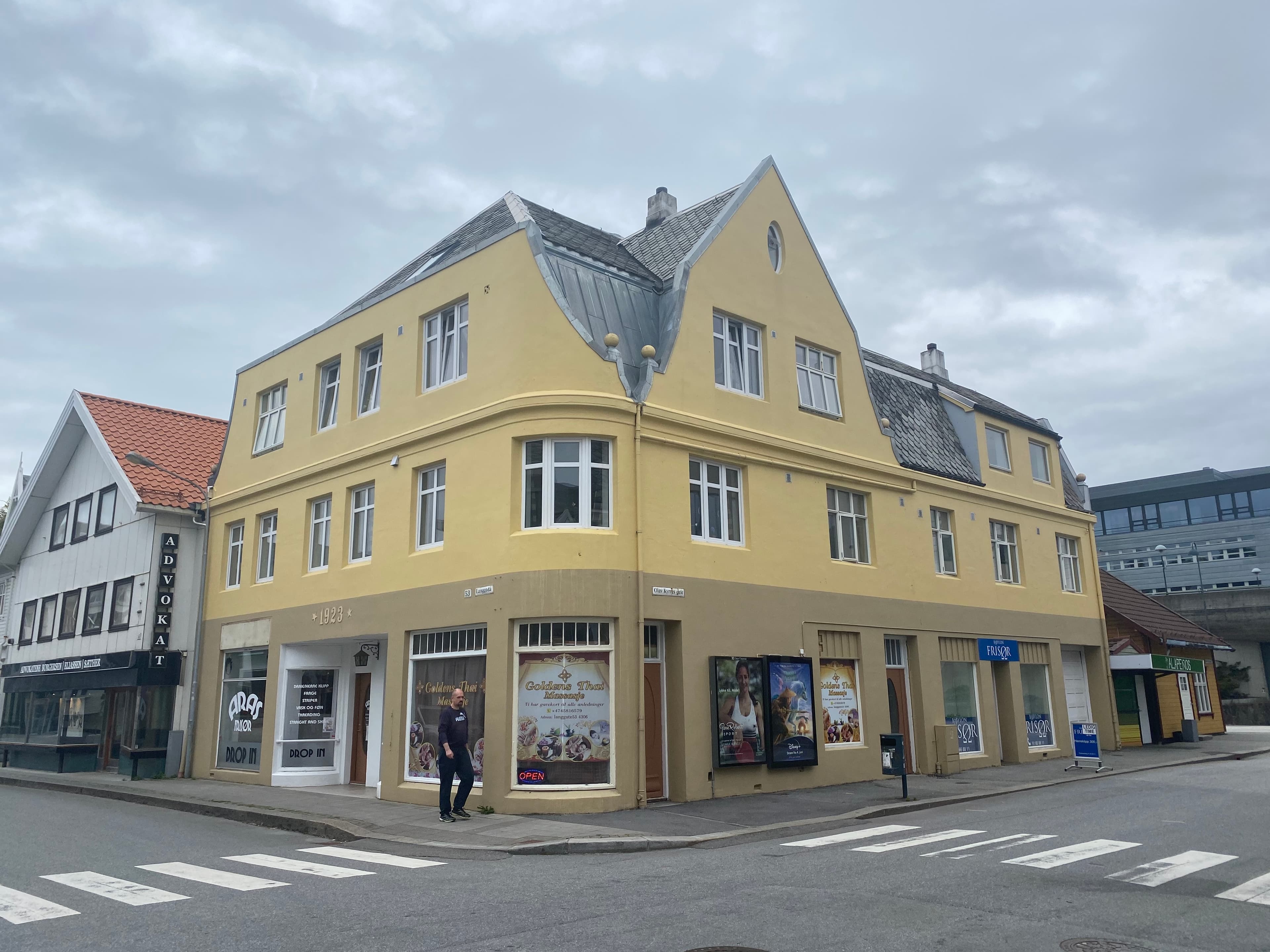 Stor hjørnegård i utpreget jugendstil fra 1923
