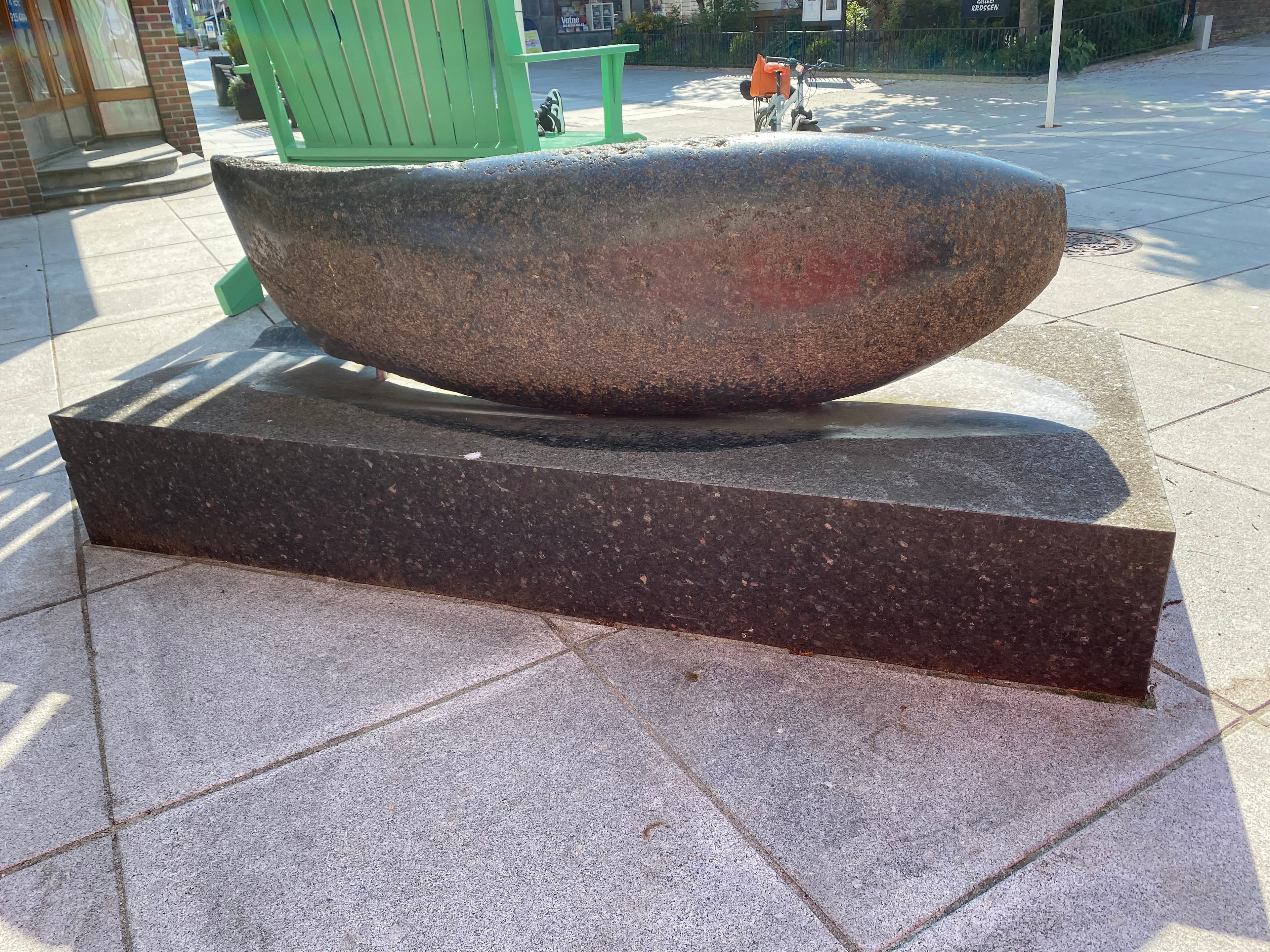 Urfisken av Kristian Blystad, 1985. Langgata