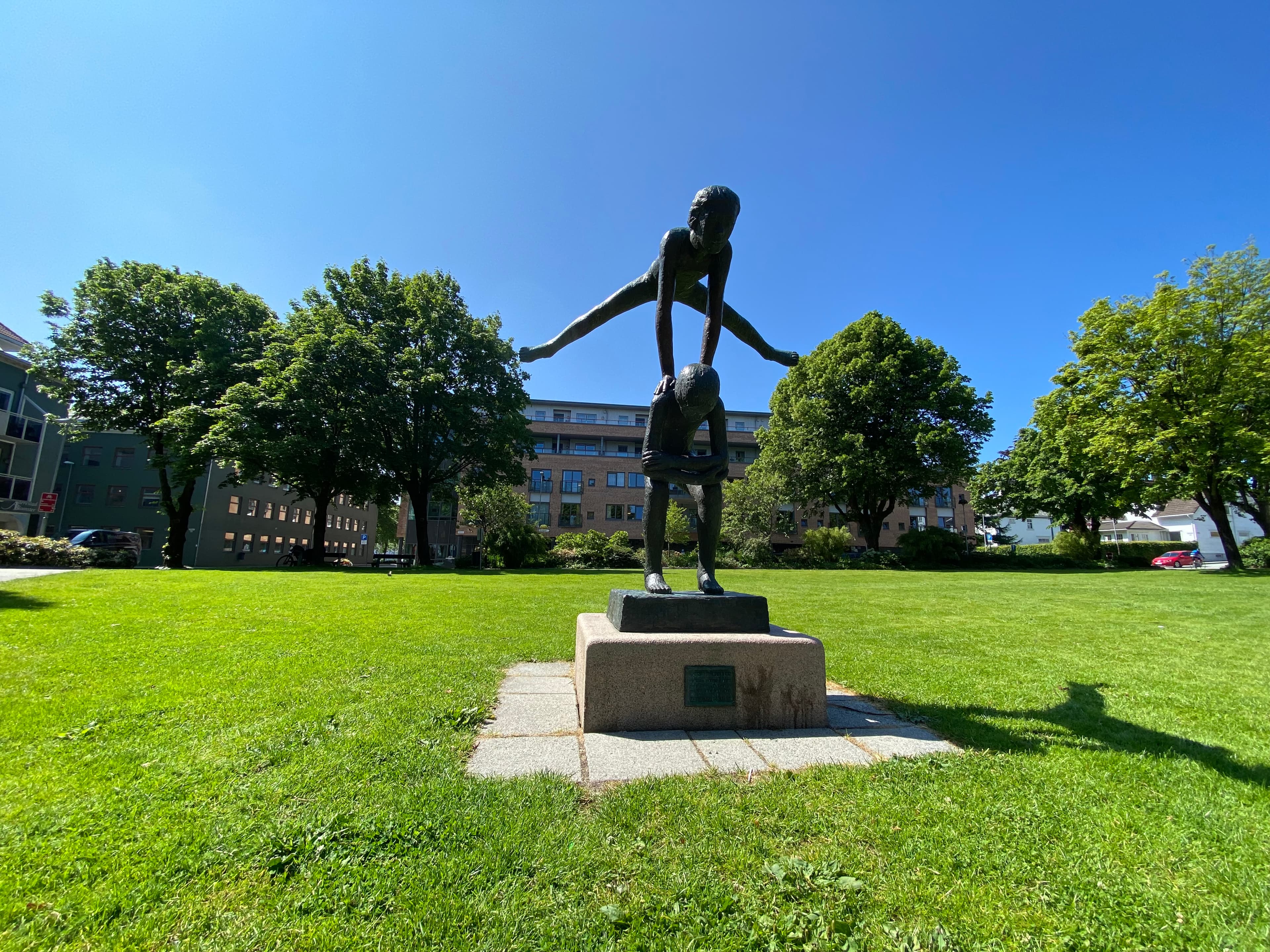 Gutter hopper bukk av Astrid Dahlsveen, 1985.