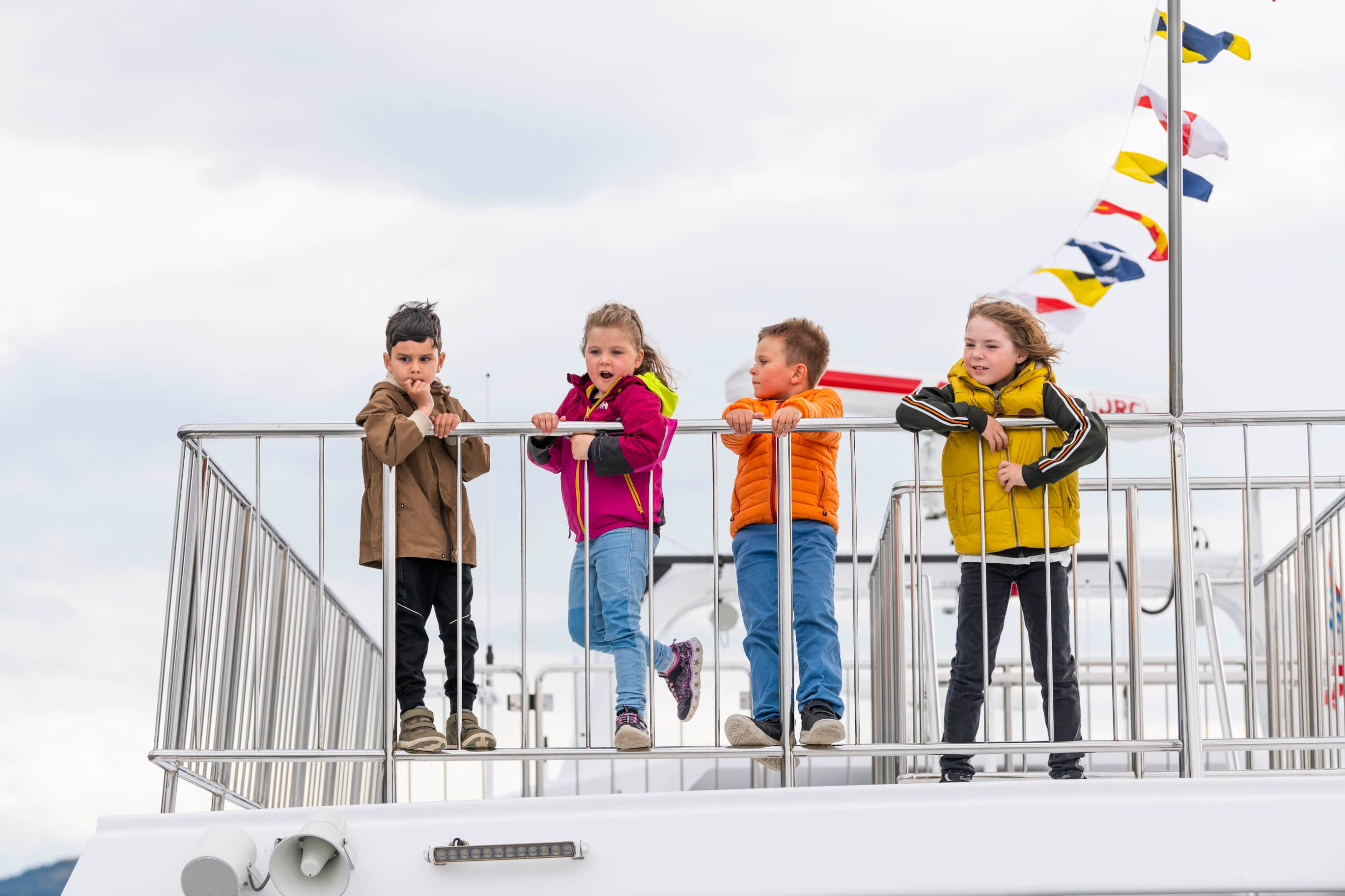 Barn på fjordcruise