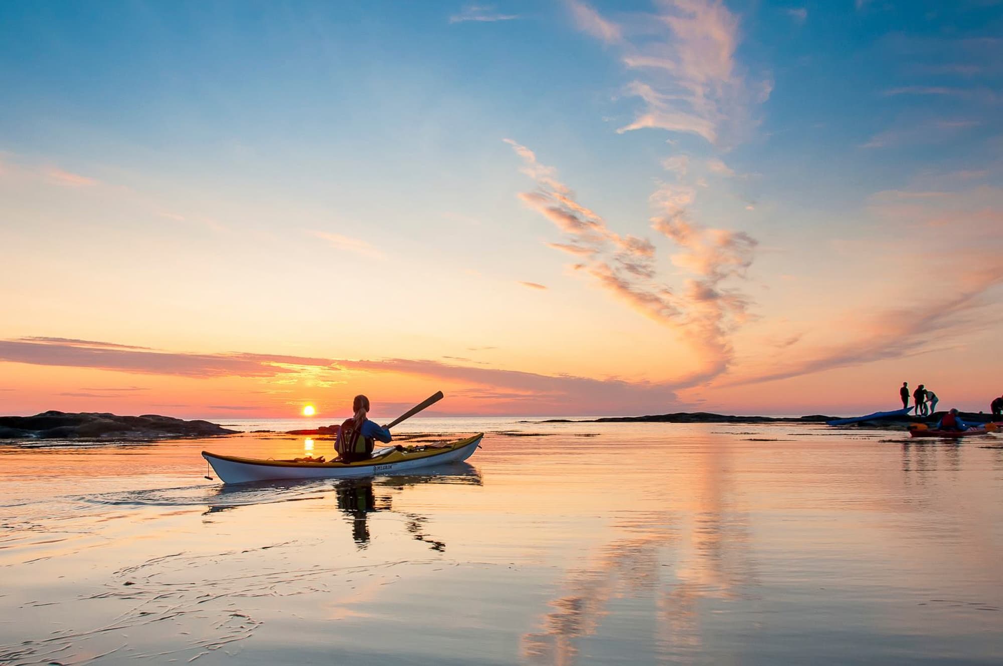 Kajakkpadling i solnedgang på Smøla.