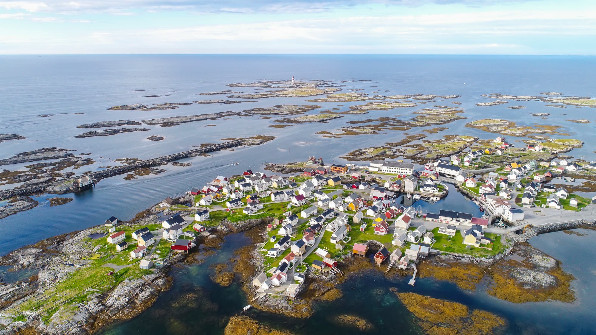 Veiholmen, Smøla, sett fra luften.