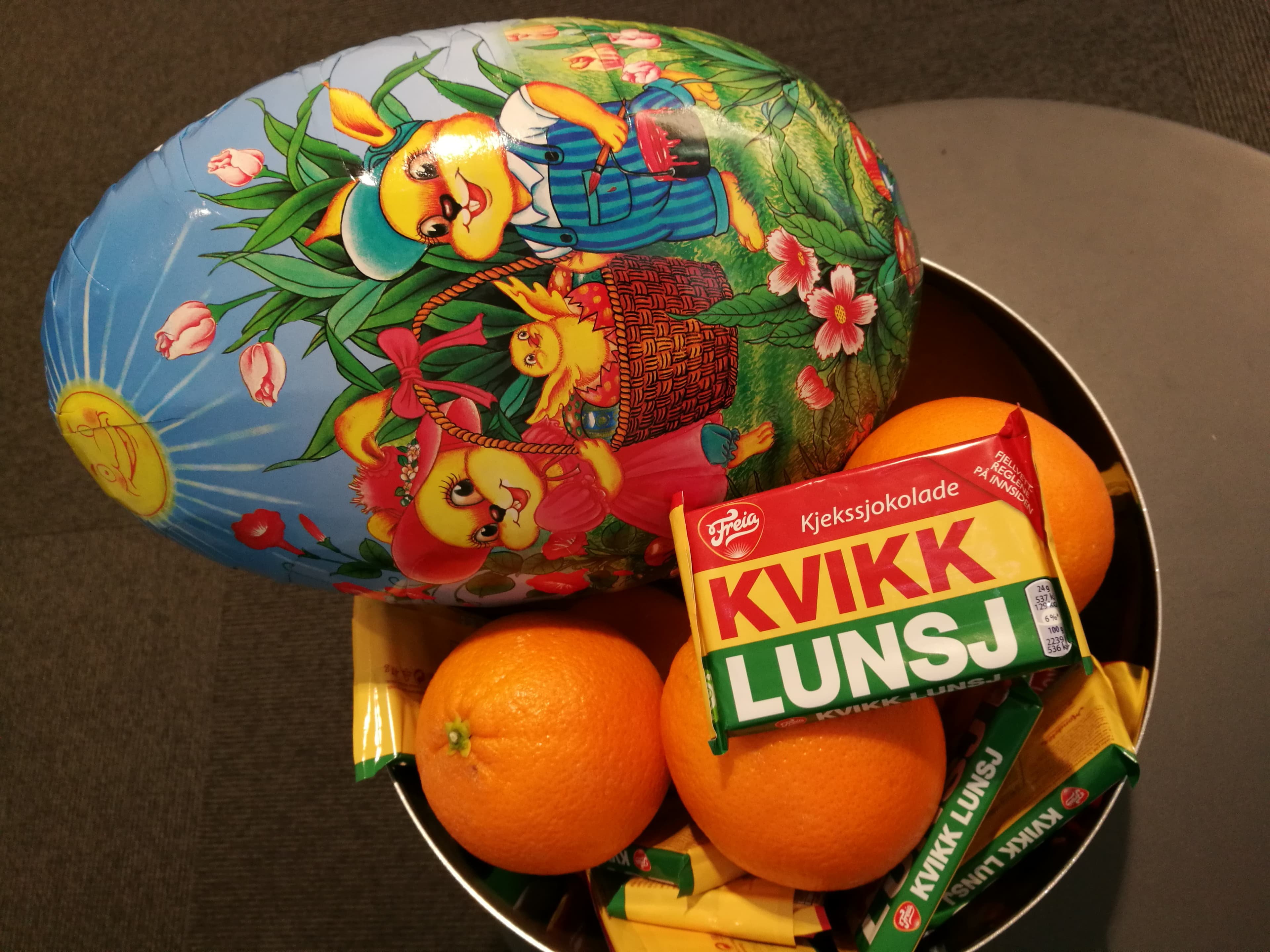 Påskeegg med appelsiner og kvikklunsj