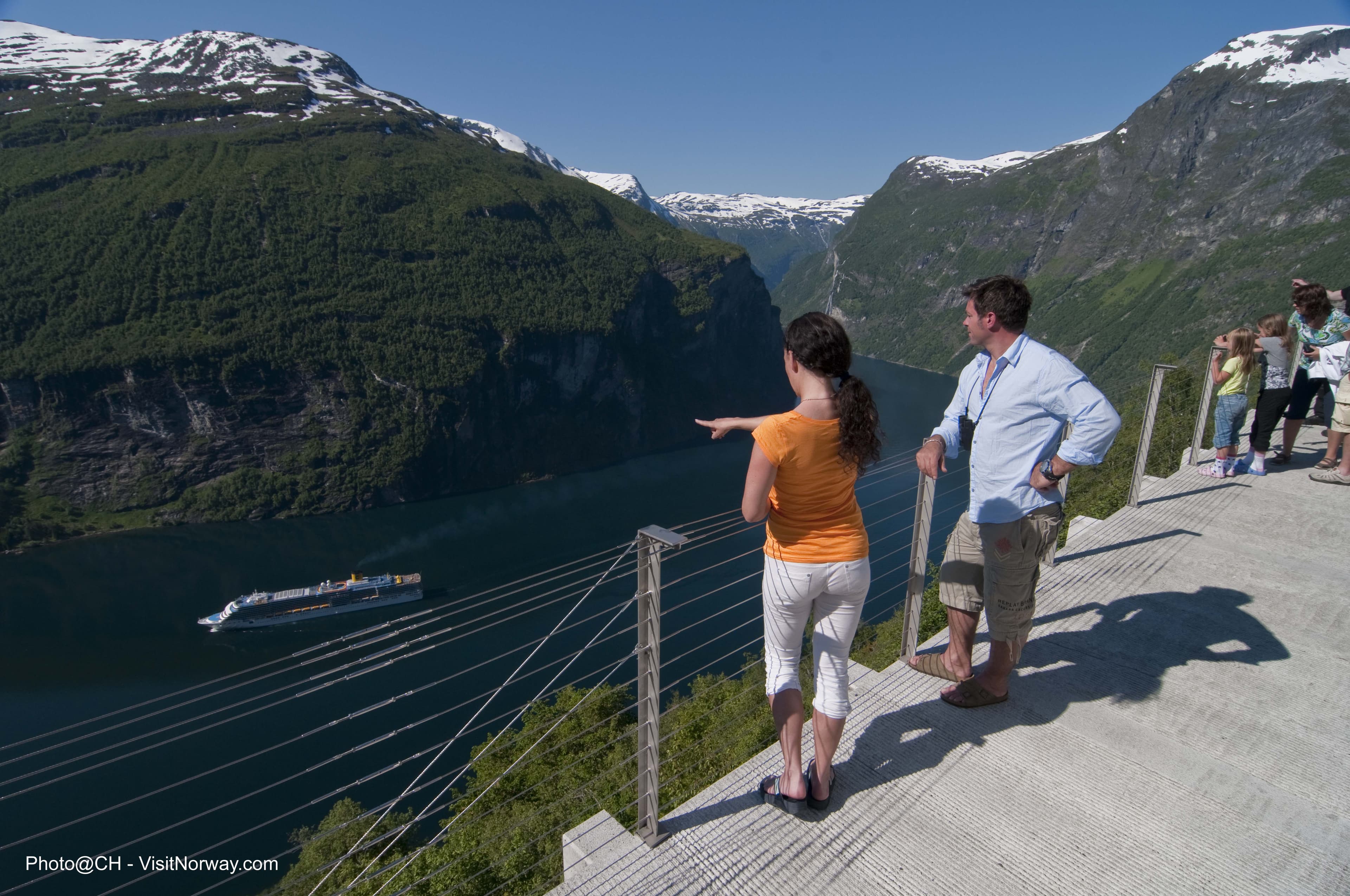 Utsikt frå Ørnesvinger over Geirangerfjorden