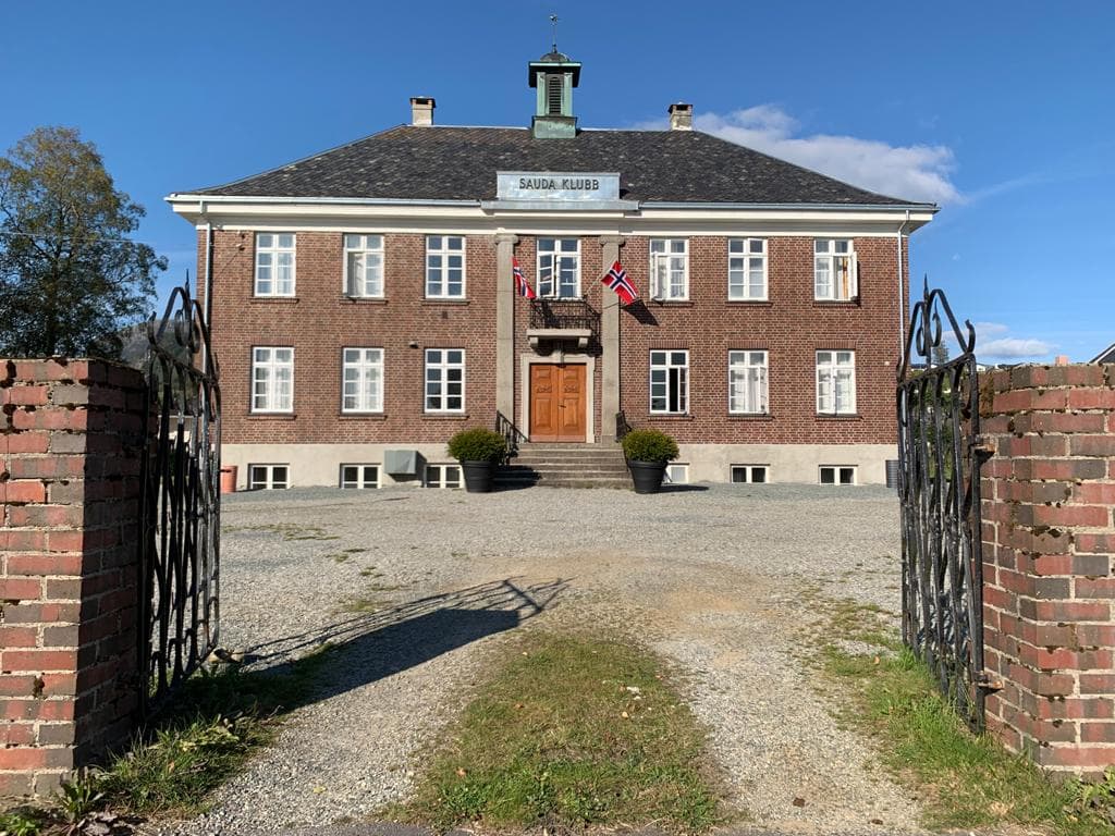 Fasaden til Sauda Klubb