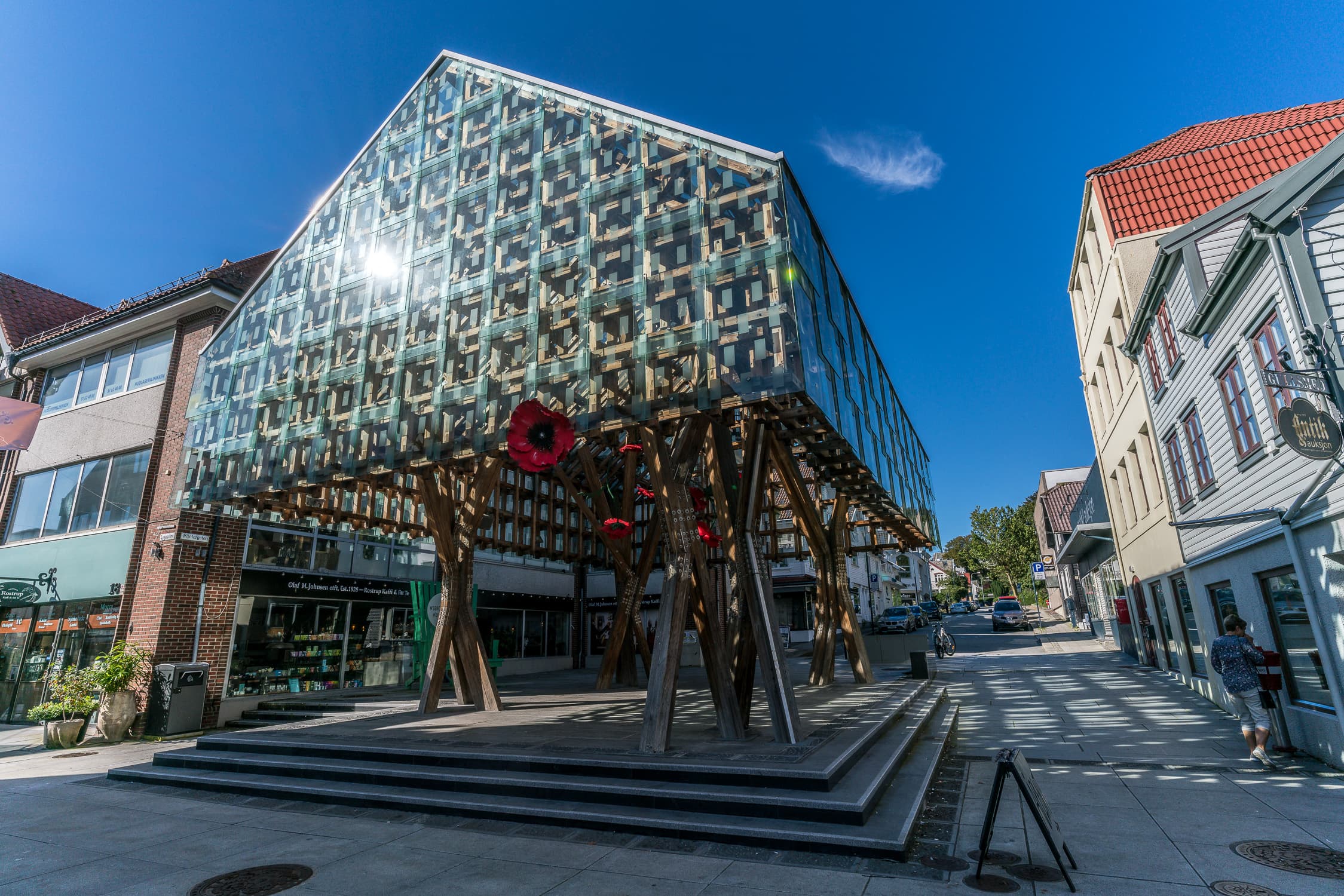 Lanternen, en trekonstruksjon med glassfasade i Langgata i Sandnes.