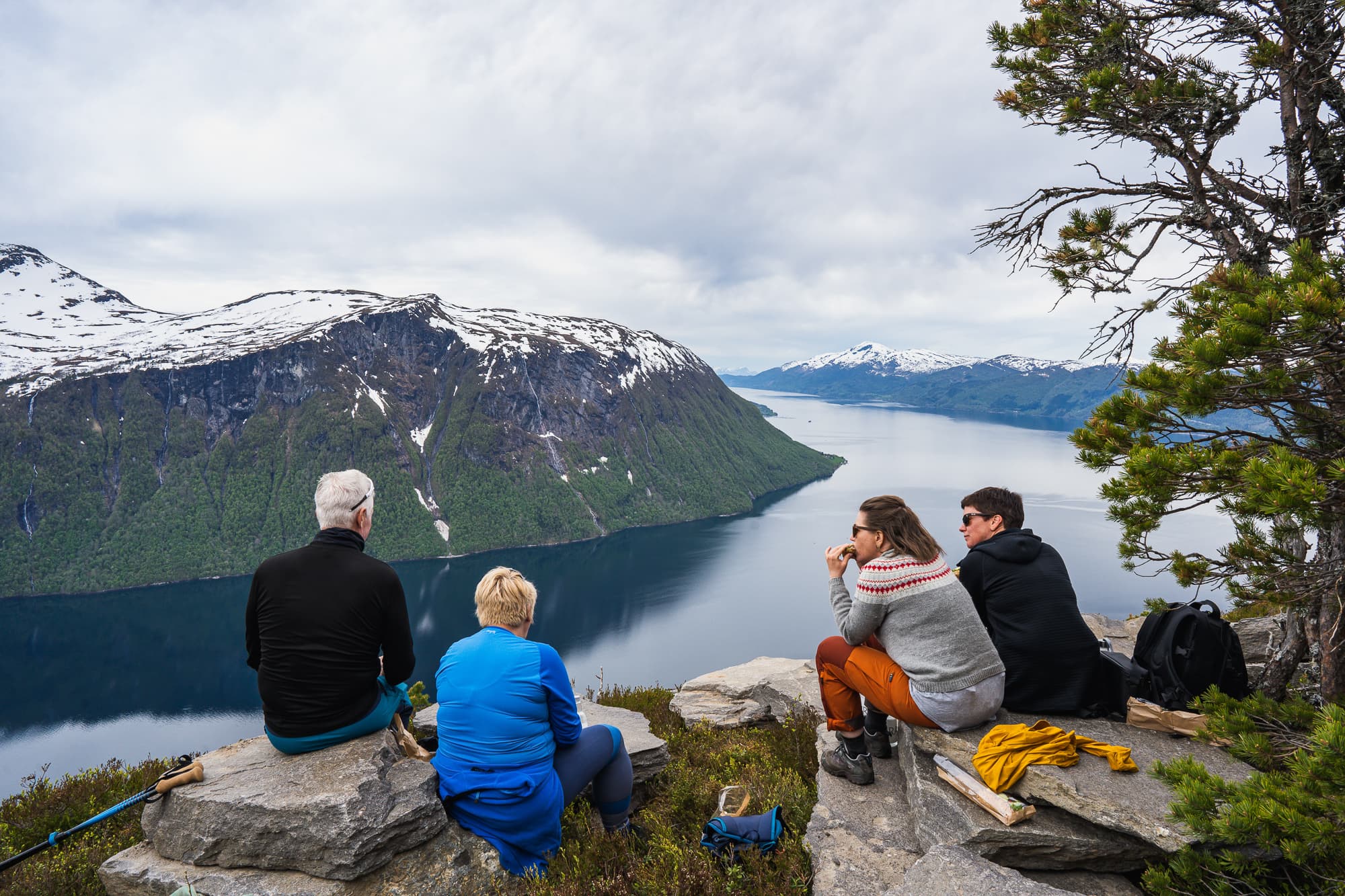 Lunsj på vei opp Prestaksla