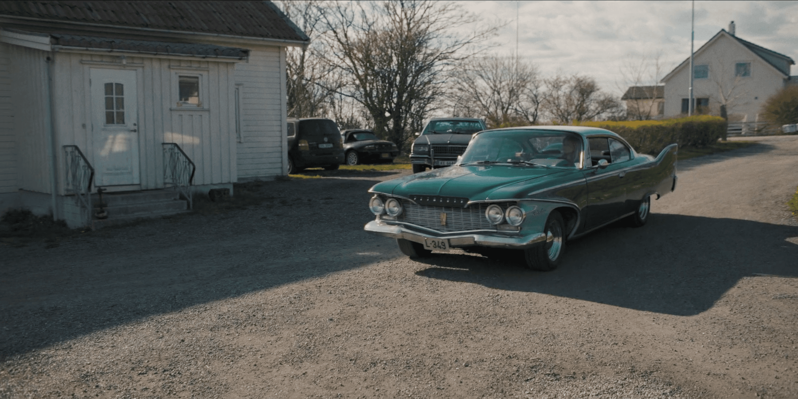 den kule amerikaneren glir inn på inn på tunet på bondegården