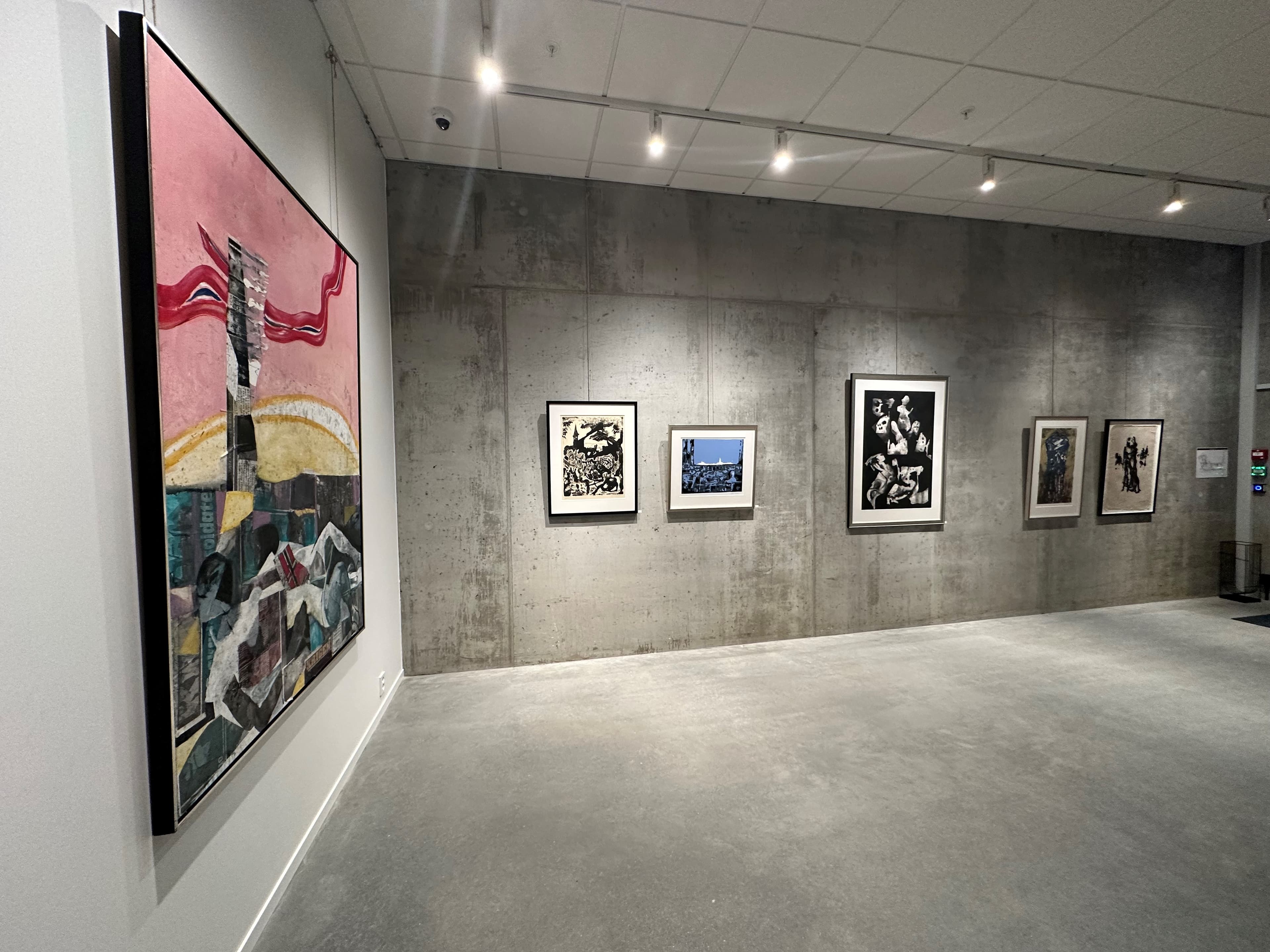 Besøk byggets kommersielle galleri R/ART.