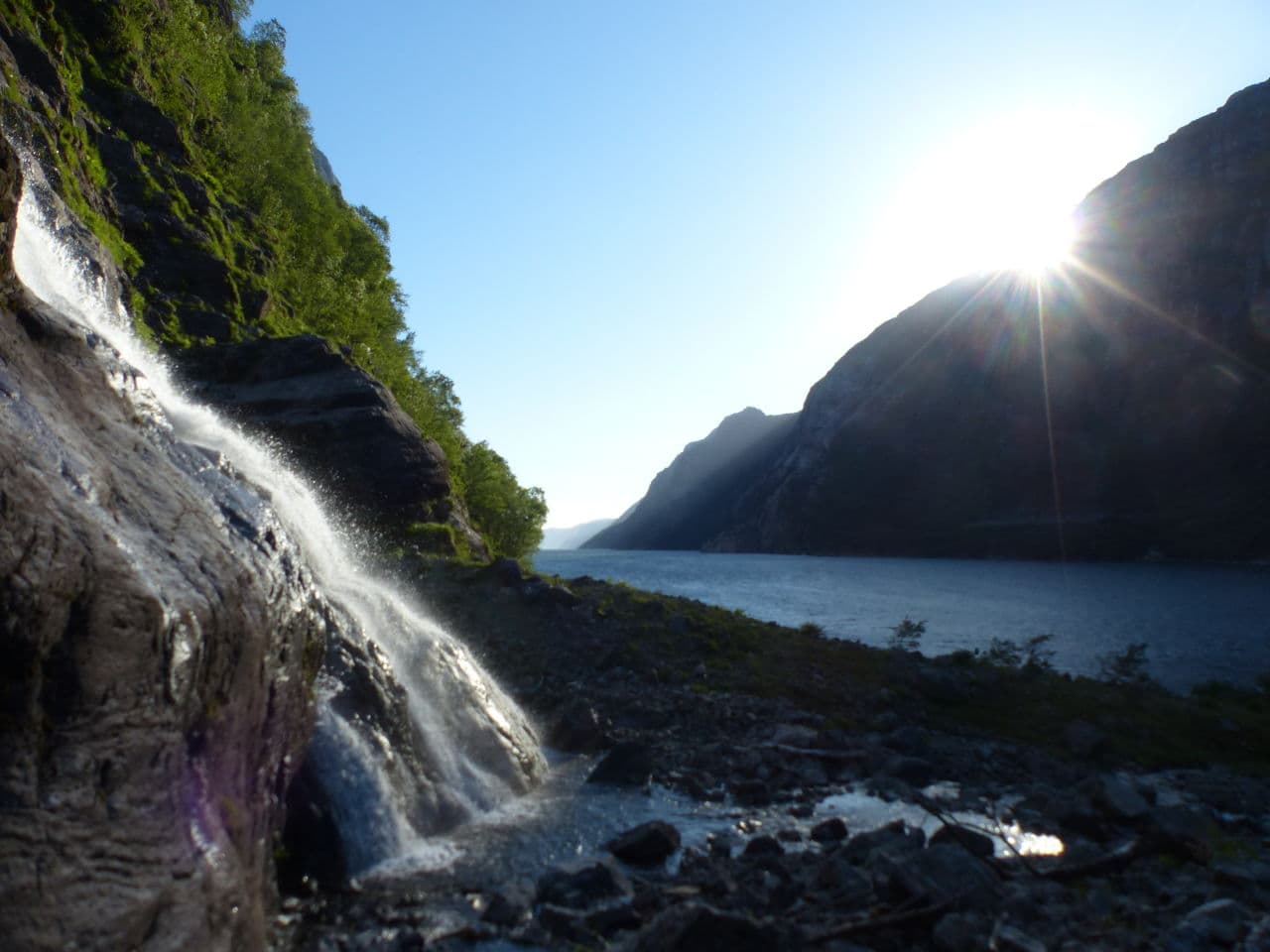 En foss nær Lysefjorden.