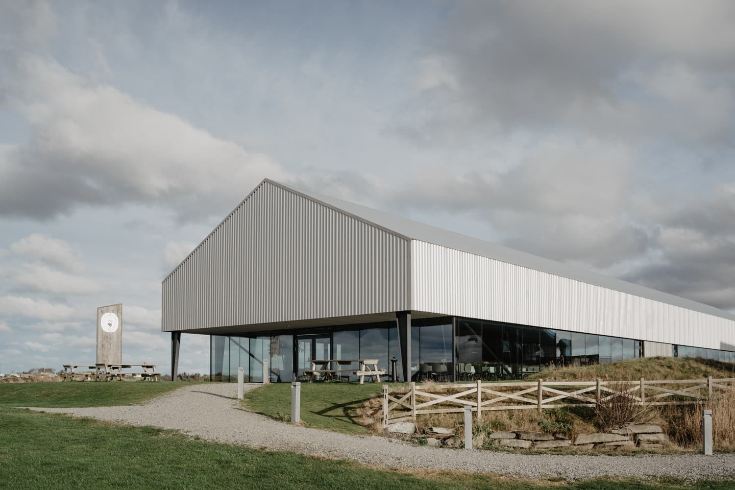 Fasaden til Solastranden Gård Maskinhuset