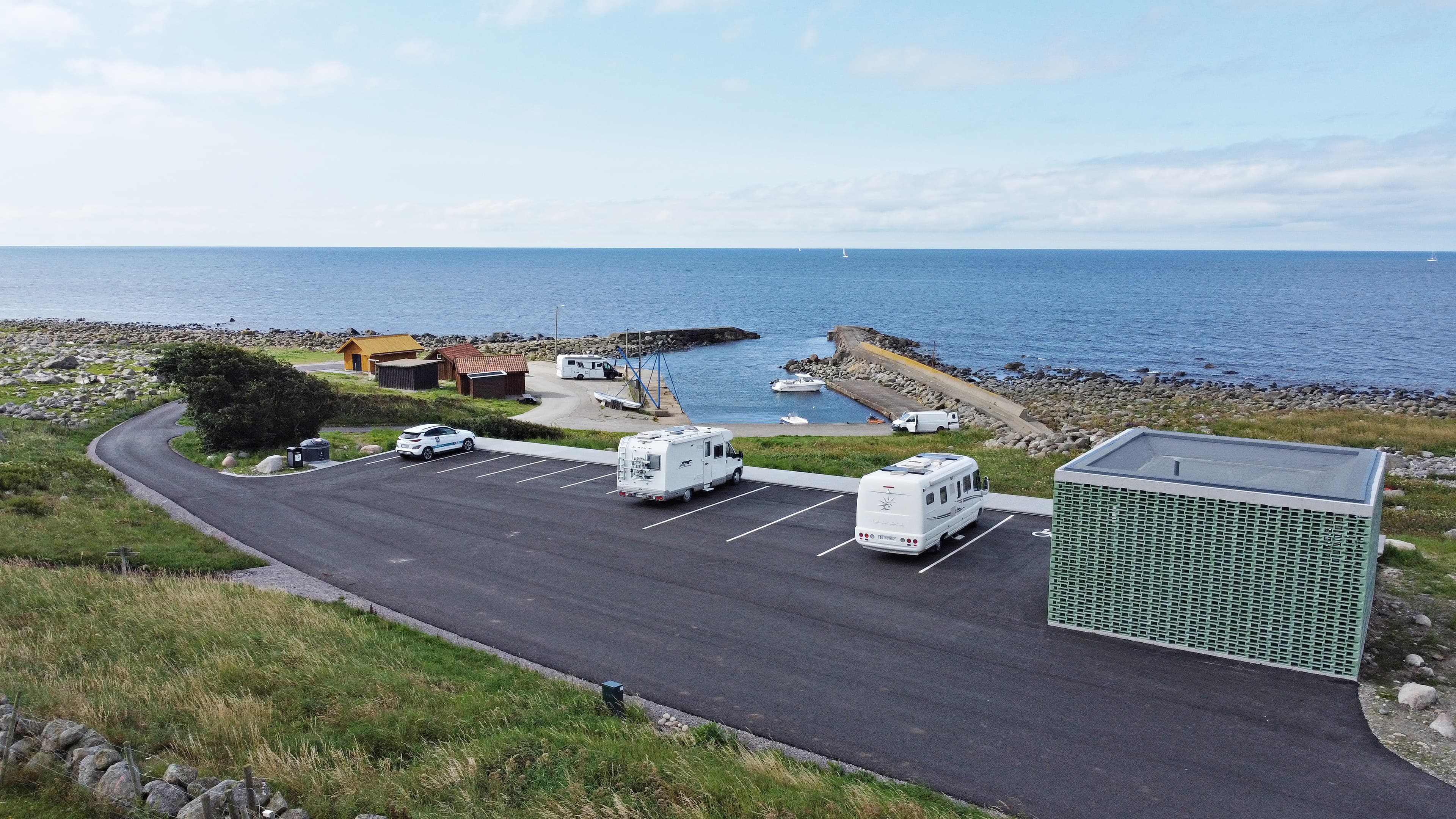Madland harbour a stopping place along the scenic route Jæren with sea views and parking for cars, campervans etc. A modern restroom facility.