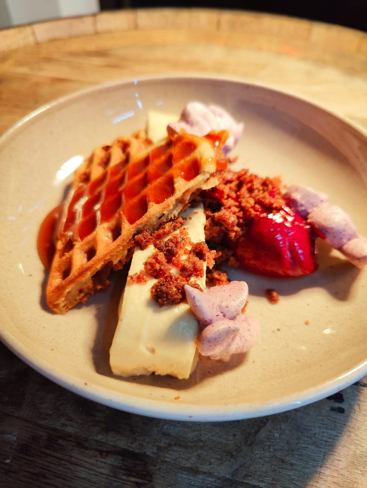 Nyyyt, Røysland Gård farm outlet and restaurant