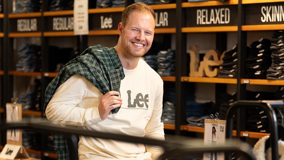 People in shopping centre or with clothes from outlet in nature