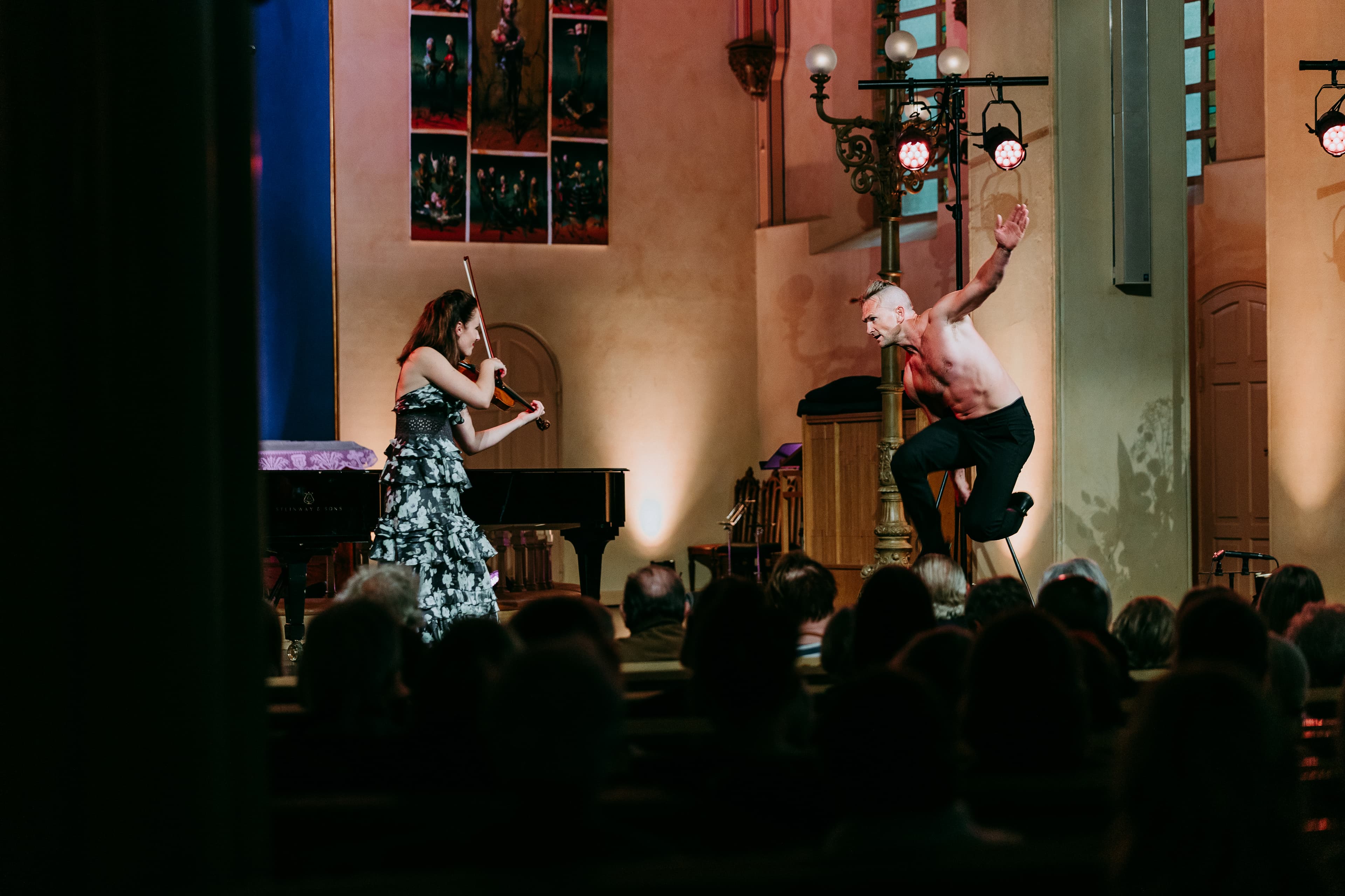 Man dancing on stage and woman playing the violin at the Kammermusikkfestivalen Stavanger