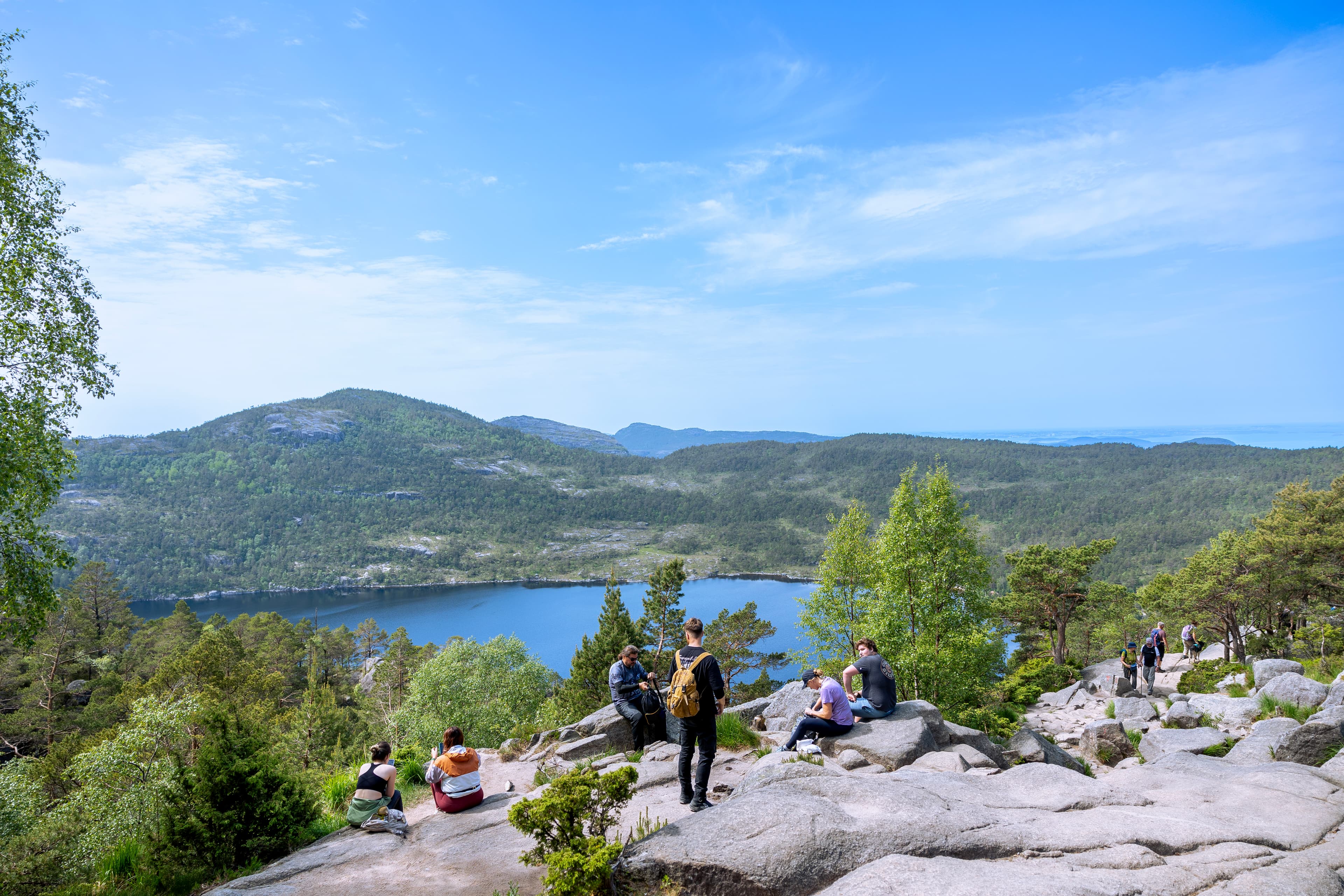 people hiking to preikestolen bus to preikestolen
