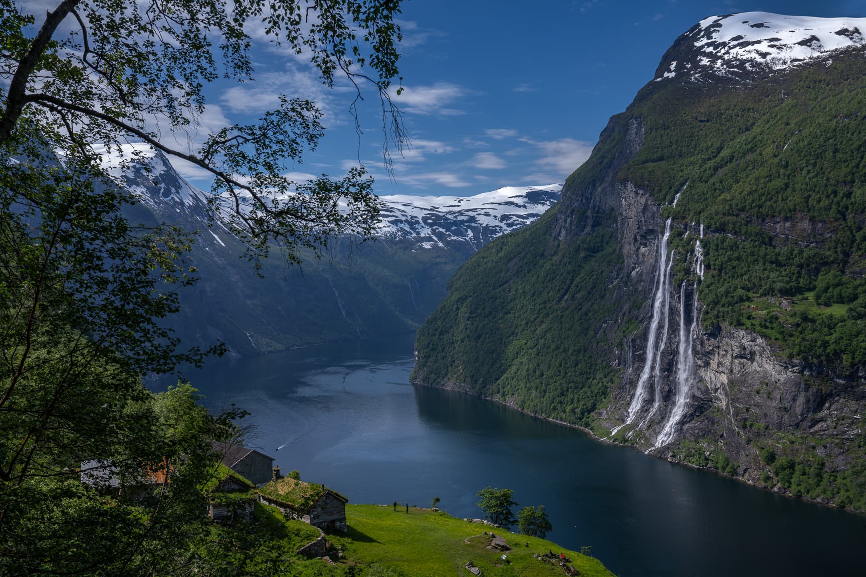 Geirangerfjorden sett frå Skageflå. Utsikt til Dei Sju Systre