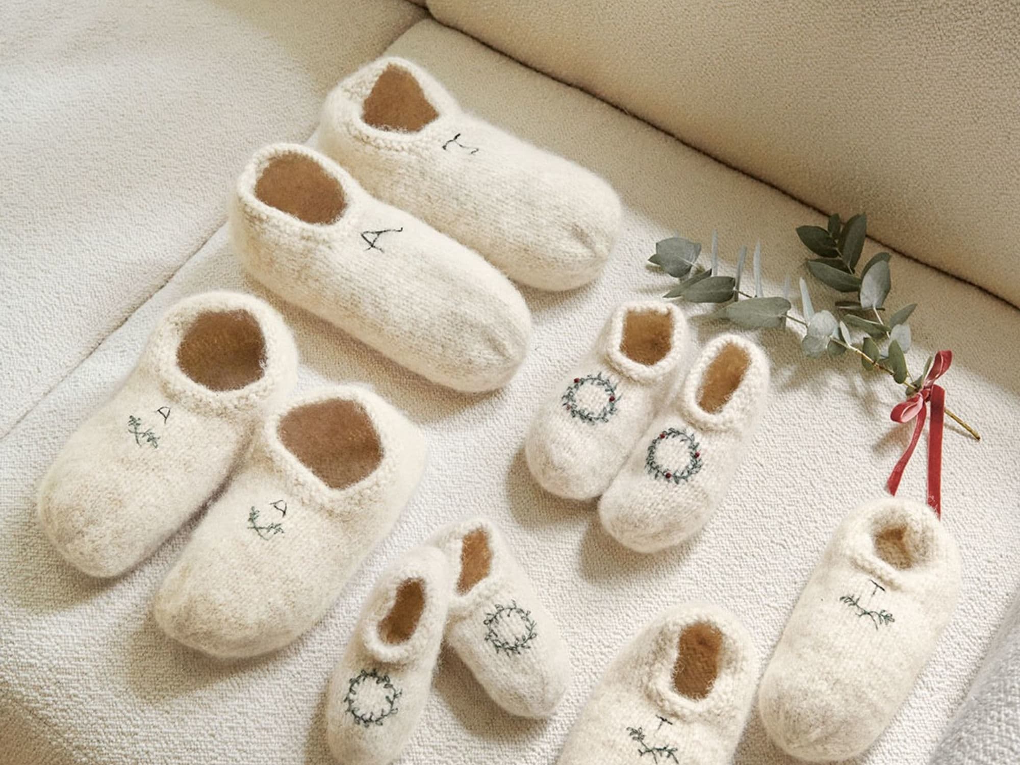 Soft, white Slippers knitted with yarn from Sandnes Garn. norwegian shopping and design.