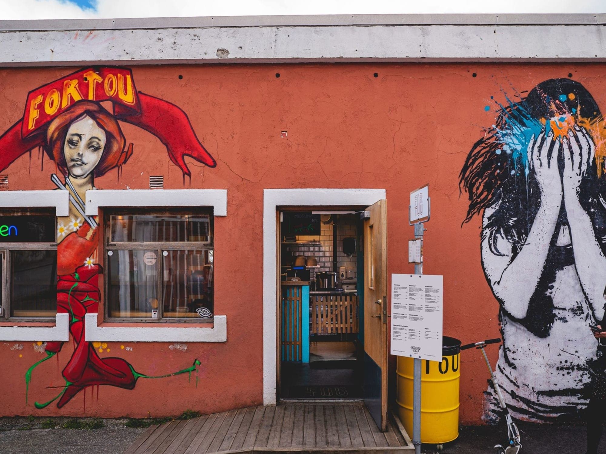 food from fortou street food and takeaway. Facade images of the restaurant