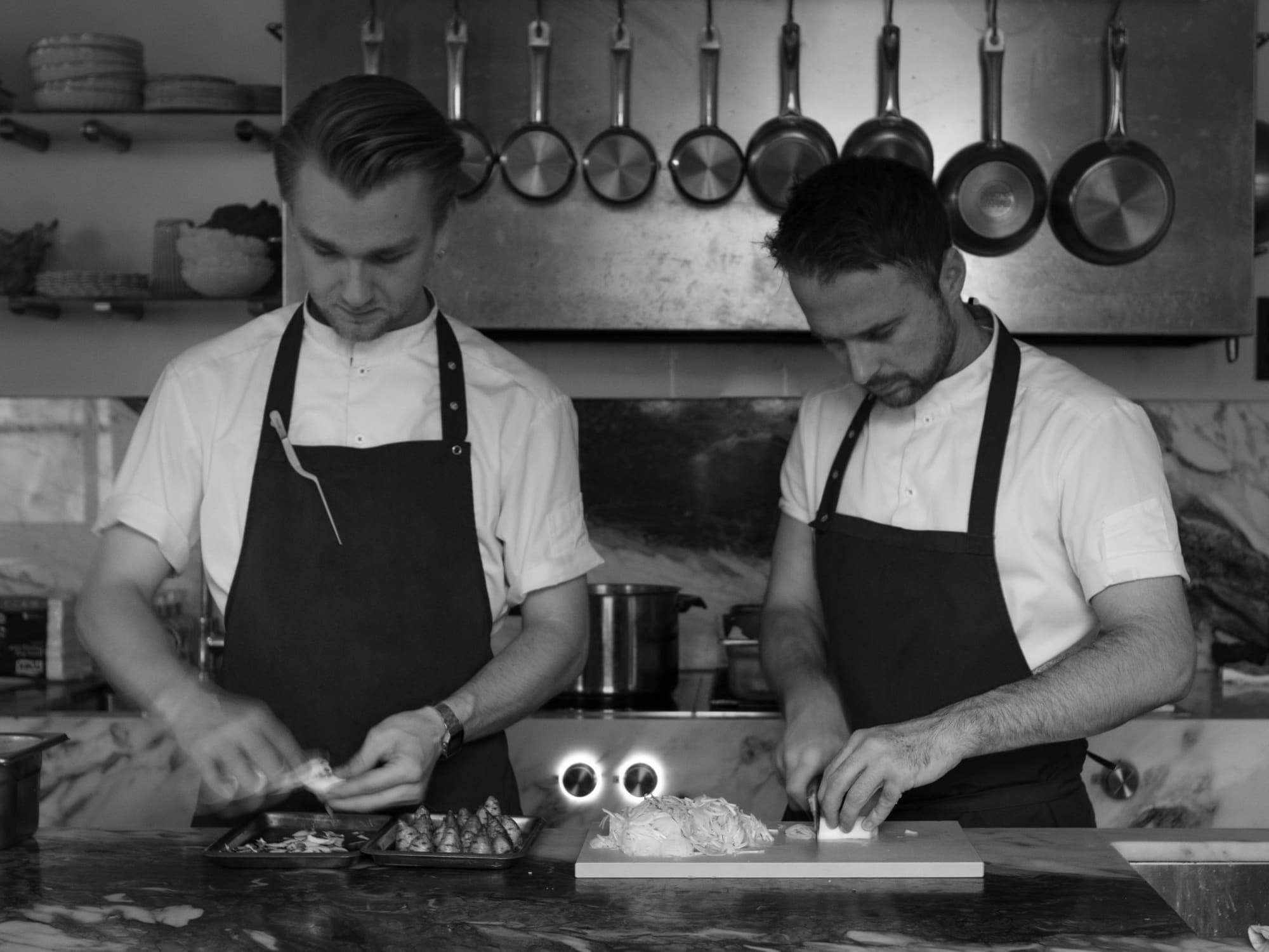 food on a plate, restaurant staff, restaurant clients, restaurant interiors