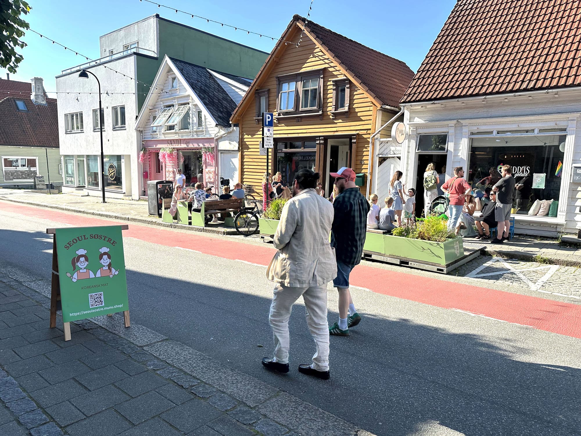 Pedersgata people in street in stavanger