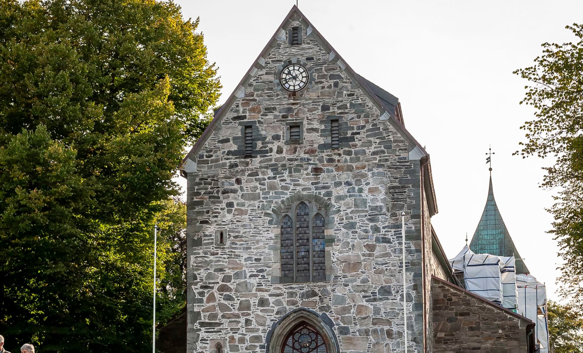 Stavanger domkirke innvendig interiør og glassmaleri