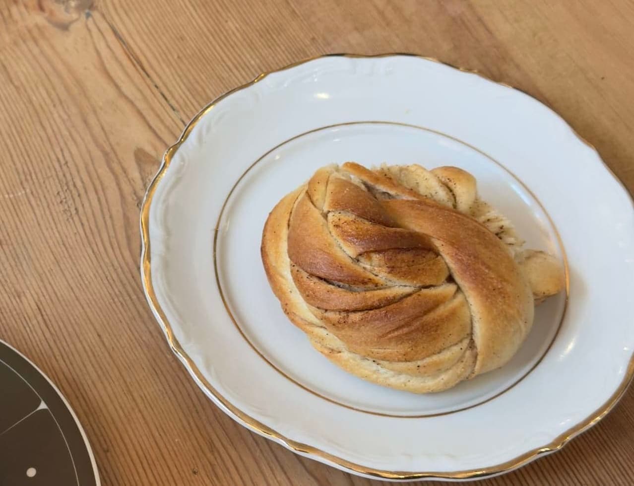 Dirdalstraen Gardsutsalg coffee and pastries and farm outlet