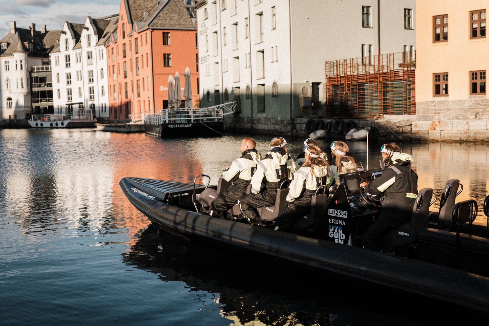 RIB-båten i Brosundet er klar for skjærgårdssafari.
