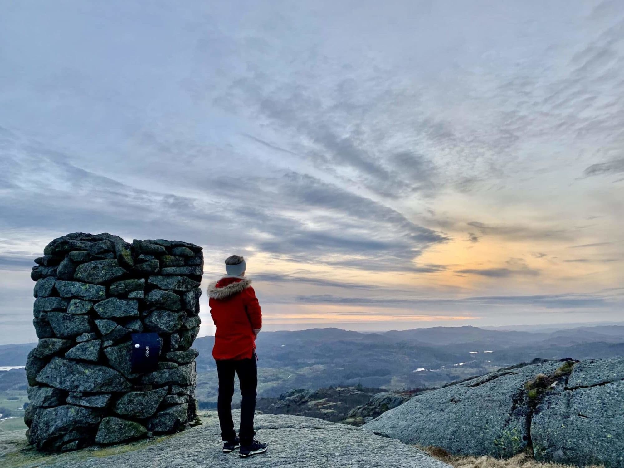 people on mountain walk, mountain scenery, views from mountain