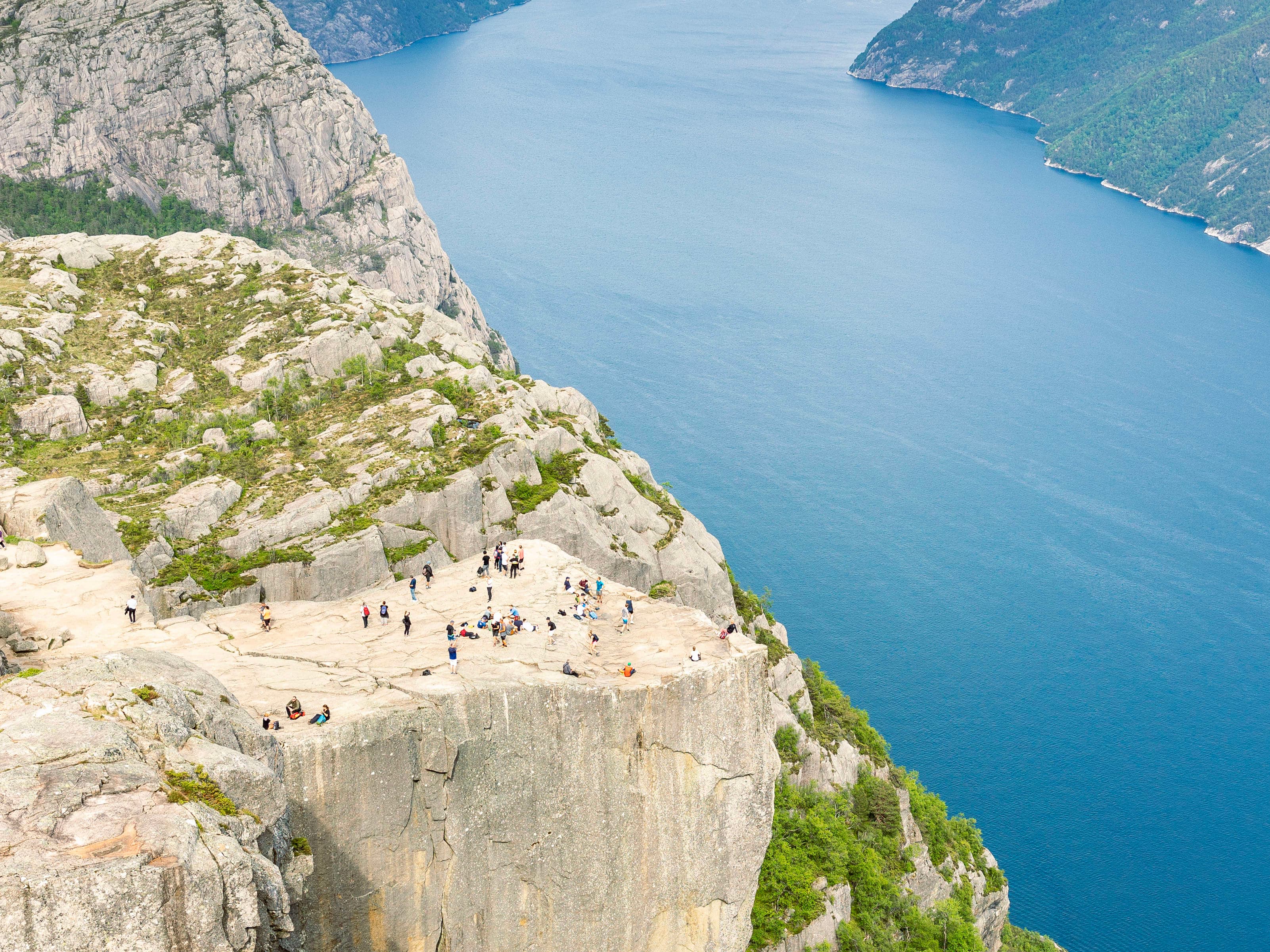 people hiking to preikestolen bus to preikestolen