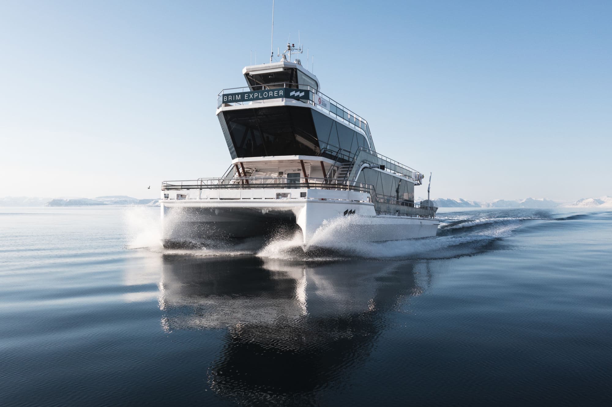 sightseeing boat hybrid
