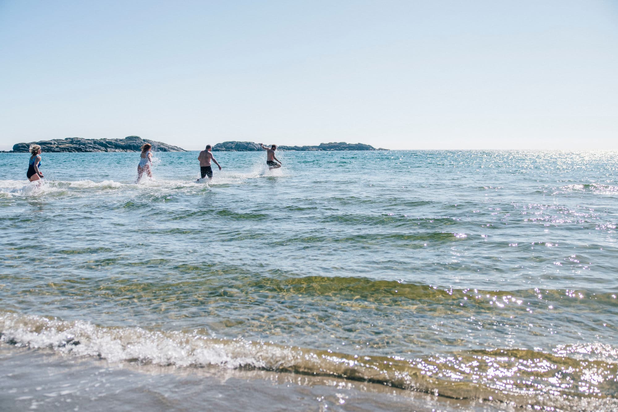 4 people swimming at Holmasand Ogna