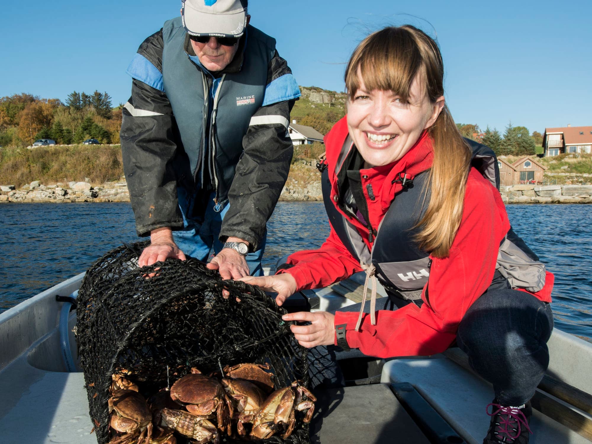 Fisherman and woman fishing for crabs at Åmøy