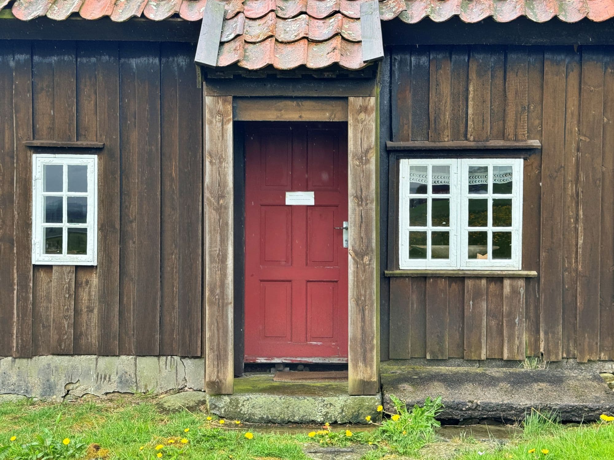 Grødalandstunet door and entrance