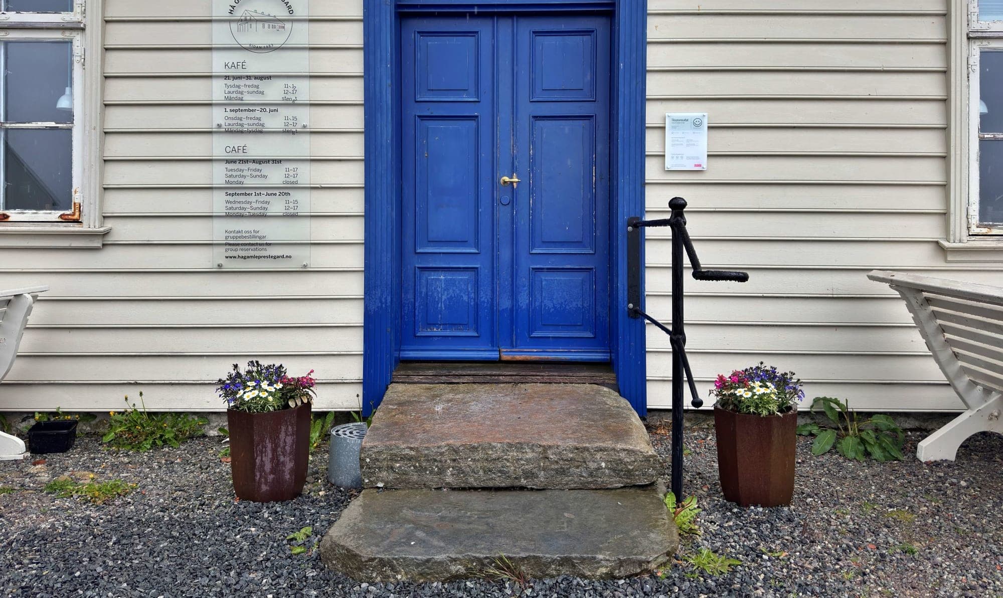 Hå gamle prestegård entrance stone steps